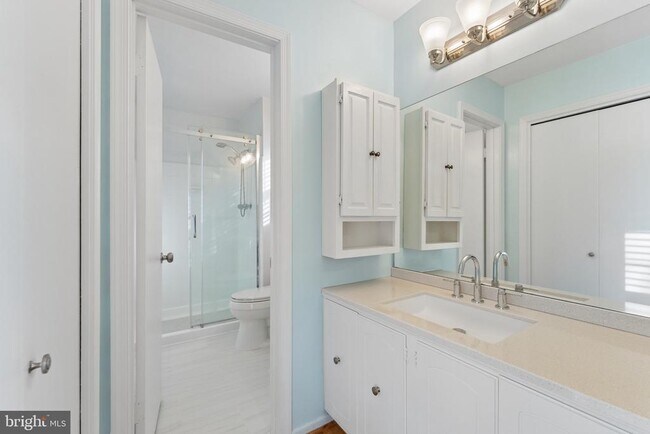 Building Photo - 2302 Tanglevale Dr