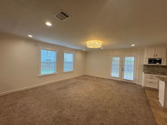 Building Photo - ***Super Spacious Home featuring 5 Bedroom...