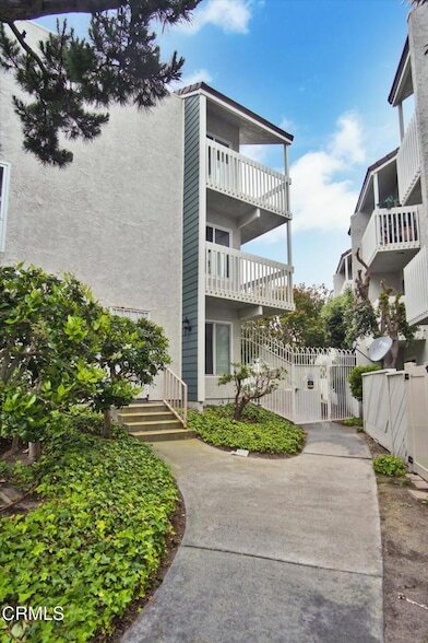 Building Photo - 229 S Ventura Rd