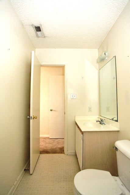 Building Photo - Close to area splash pad and parks