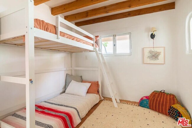 Building Photo - 3539 Canon Dr