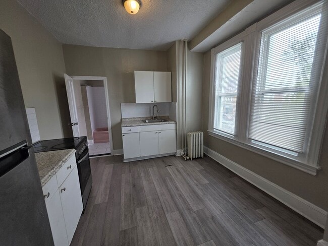Building Photo - 104 S 51st St