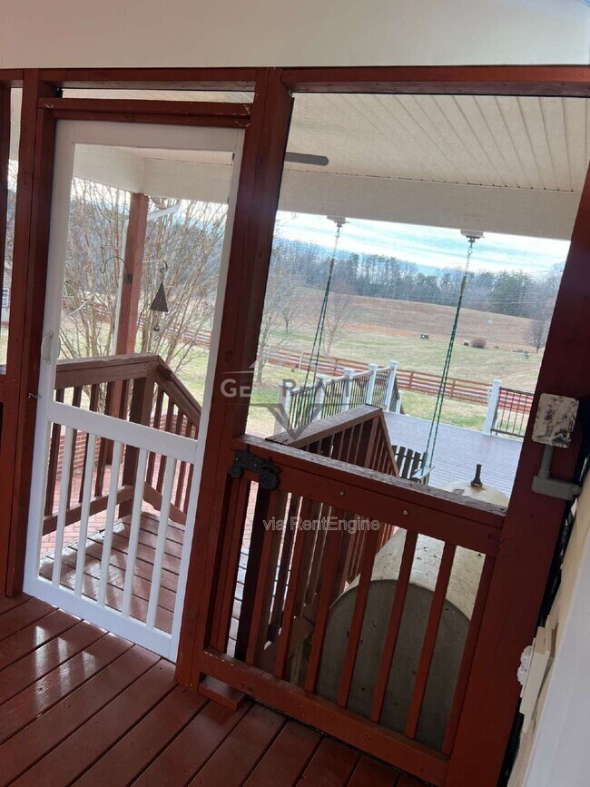 Building Photo - 1244 Mountain View Rd