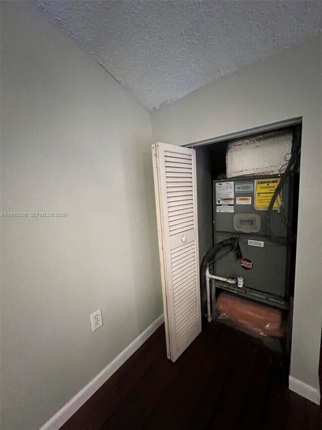 Building Photo - 7512 SW 95th Pl