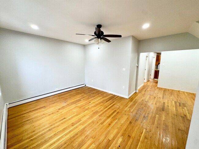 Building Photo - 272 Winfield Ave