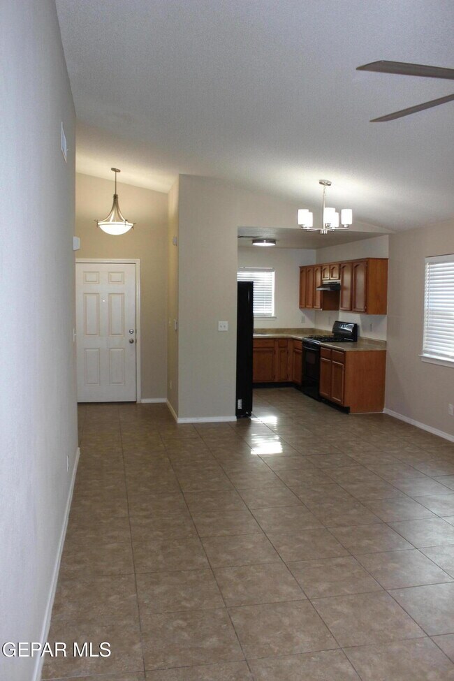 Building Photo - 13978 Vaquero Rock Dr