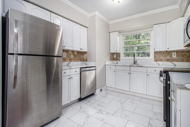 Building Photo - 2550 Graywall St