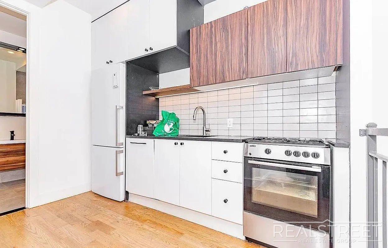 Building Photo - Putnam Avenue