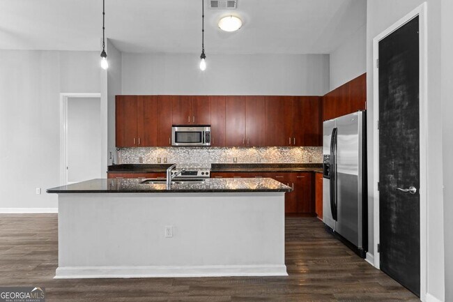 Building Photo - 711 Cosmopolitan Dr NE