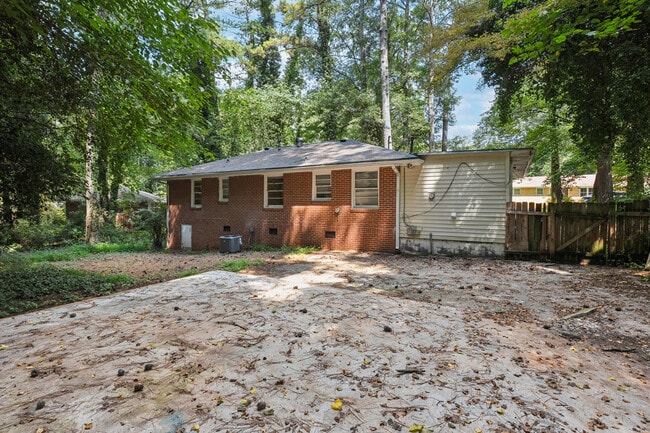 Building Photo - 582 Boyds Dr SE