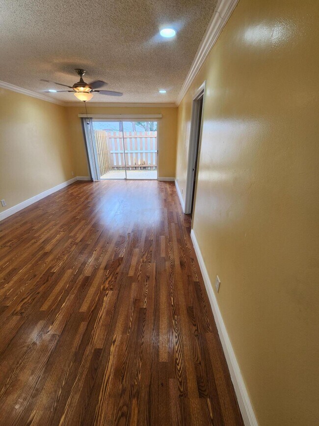 Building Photo - 5231 Pine Abbey Dr S