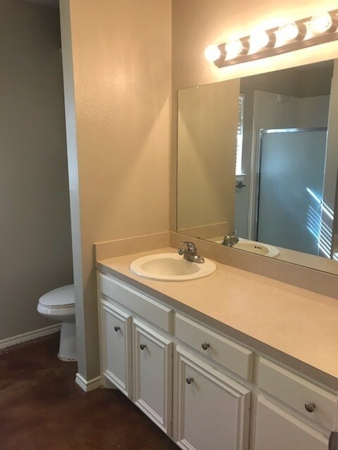 Building Photo - Comfortable & Convenient Living