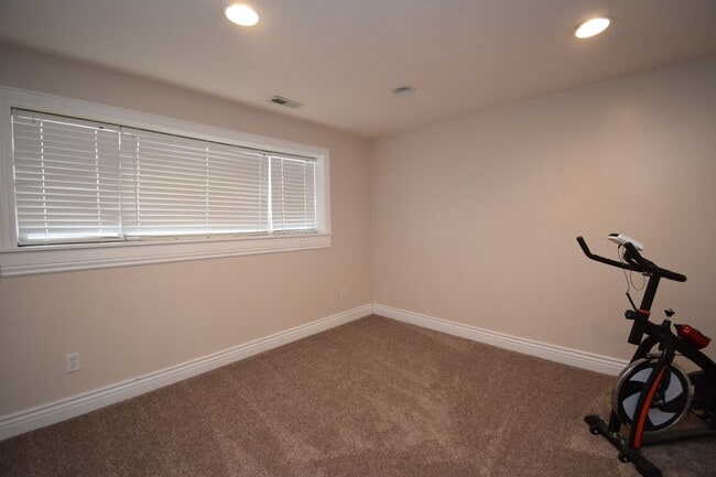 Building Photo - Charming West Jordan 4 Bed with Open Layout and Spacious Primary!!