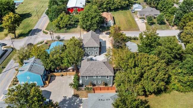 Building Photo - 576 S Willow Ave