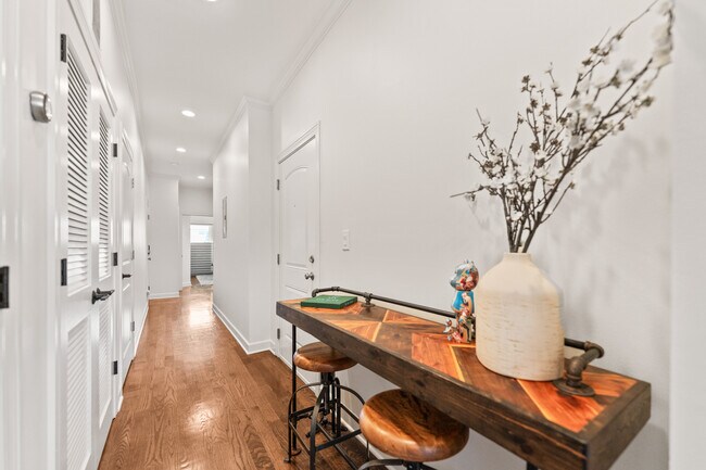 Building Photo - 840 W Erie St