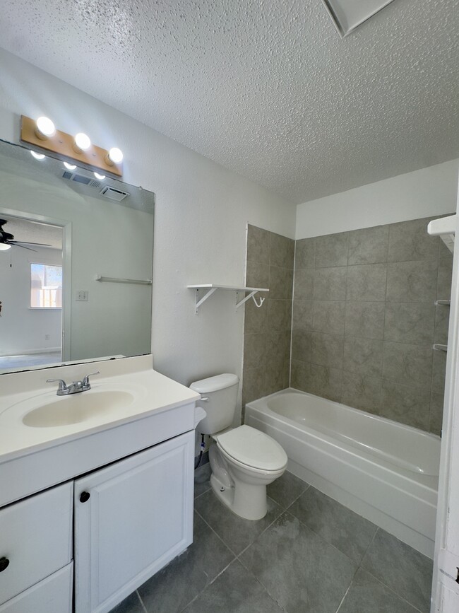 Building Photo - 7409 Tierra Verde Dr