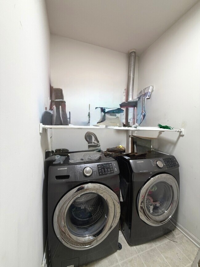 Building Photo - 2573 Waterbury Ln