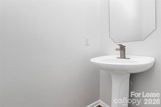 Building Photo - 10978 Princeton Village Dr