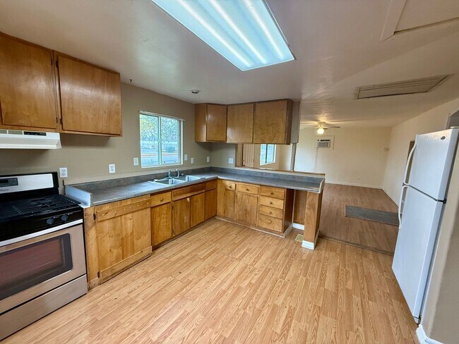 Building Photo - 2 Bedroom 1 Bath House