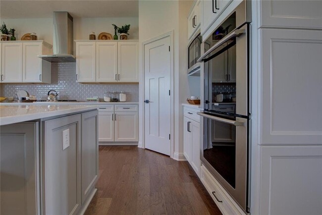 Building Photo - 3328 Pace Dr