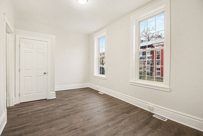 Building Photo - 145 S Pitt St