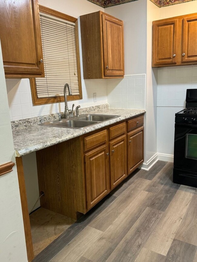 Building Photo - Single Family 3 bedroom