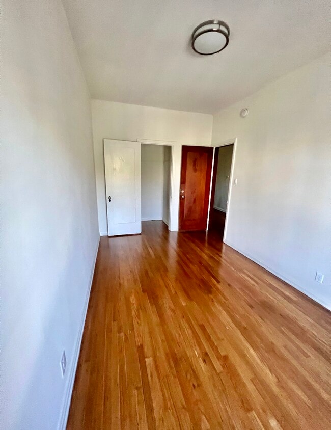 Building Photo - 367 N Orange Grove Ave