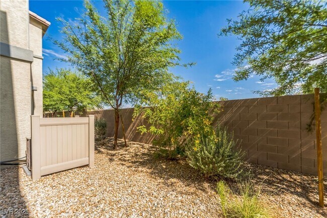 Building Photo - 4242 Lunar Cyn Ave