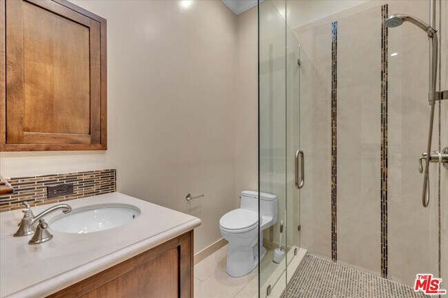 Building Photo - 5310 Leghorn Ave