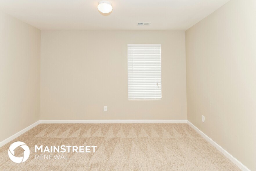 Building Photo - 9350 Hoffman Pl