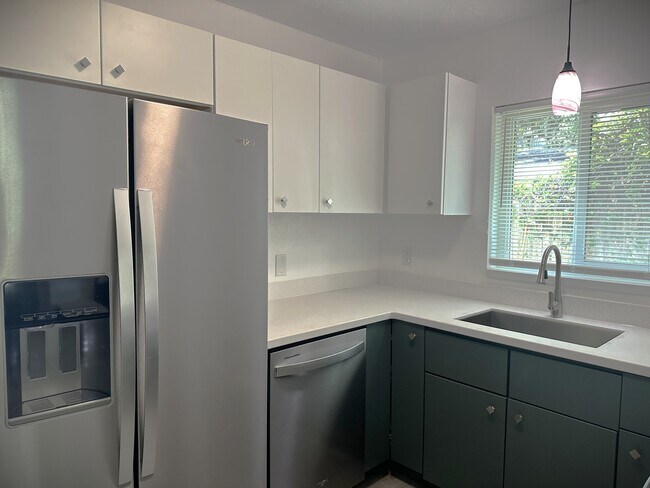 Building Photo - 2275 Hawthorne St