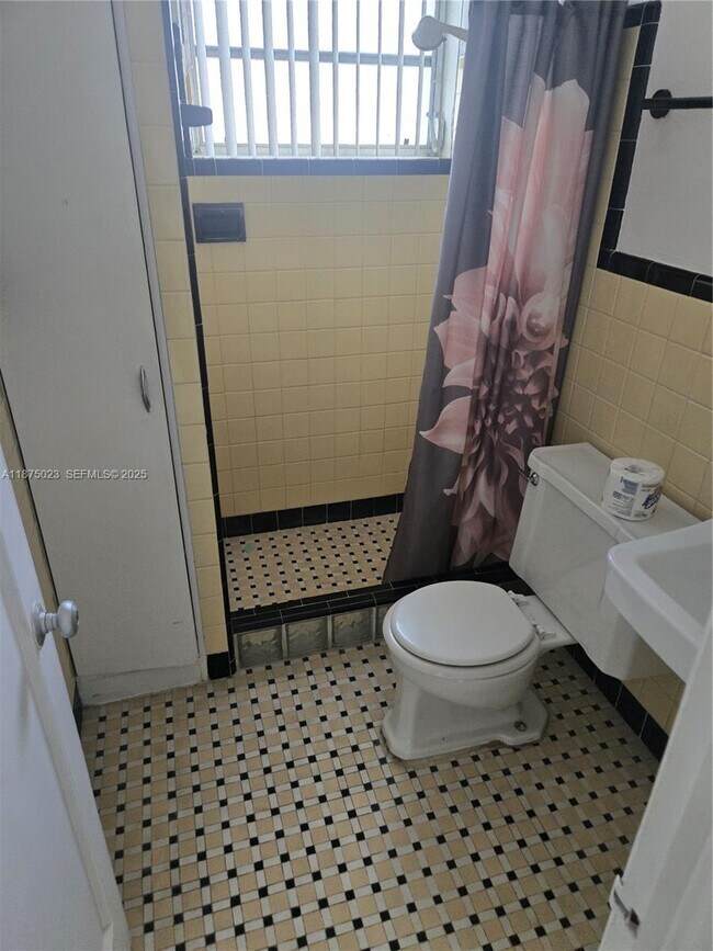 Building Photo - 1708 Plunkett St