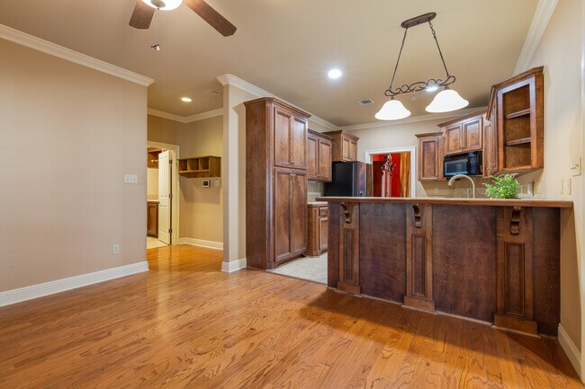 Building Photo - 106 Sandhurst Dr