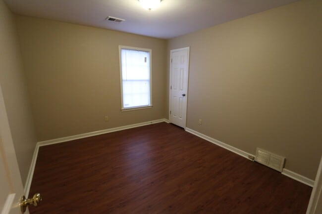 Building Photo - Southeast Memphis Family Beauty