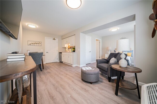 Building Photo - 12799 Doula Ln