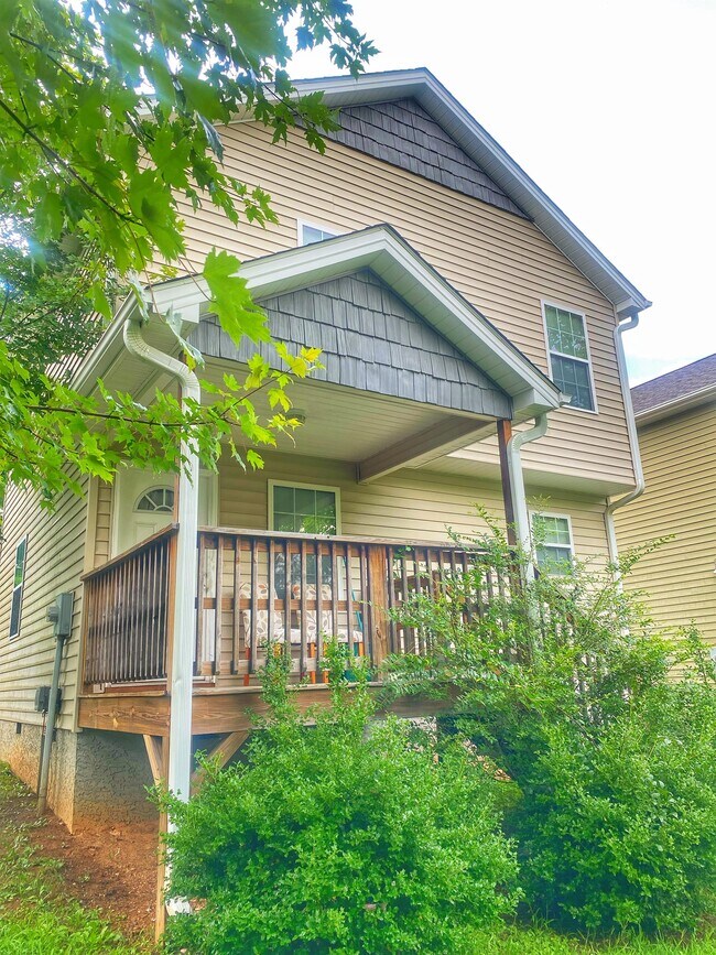 Building Photo - 10 Townview Dr