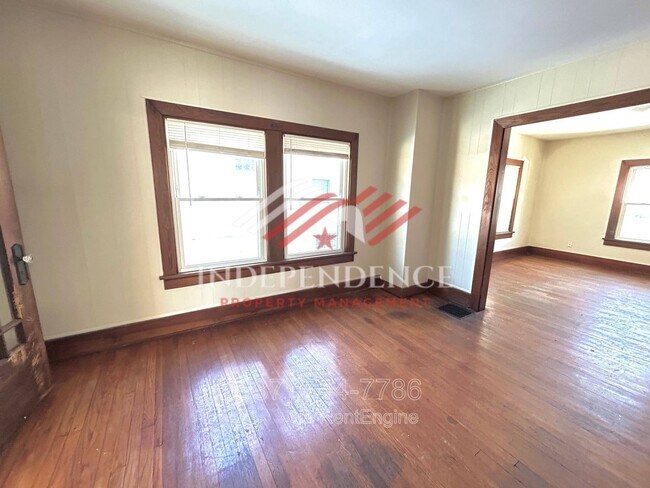 Building Photo - 2806 S Smithville Rd