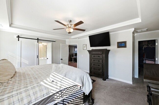 Building Photo - This beautiful - like new, energy efficient home in Grayson Park!