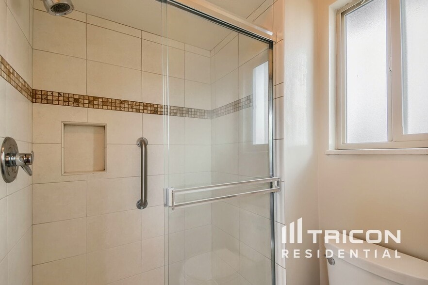 Building Photo - 6552 W Morraine Pl
