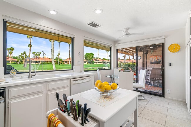 Building Photo - 39 Maximo Way