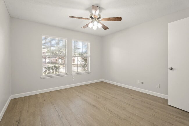 Building Photo - Cute three-bedroom, two-bathroom in Southdown!