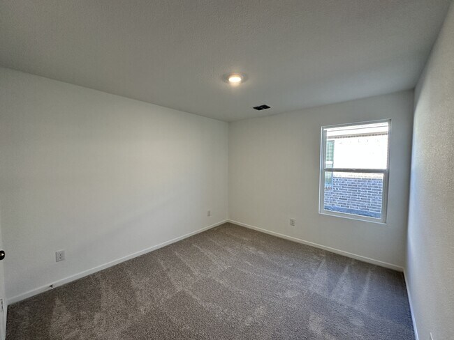 Building Photo - 1629 Elliott Rd