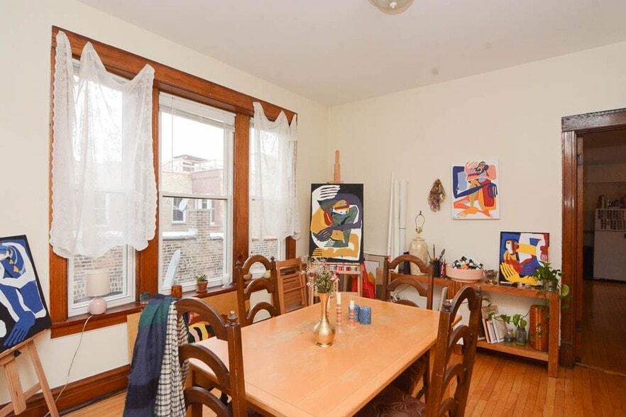 Building Photo - 2312 W Iowa St