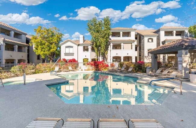 Building Photo - Charming 2BR Condo in Scottsdale