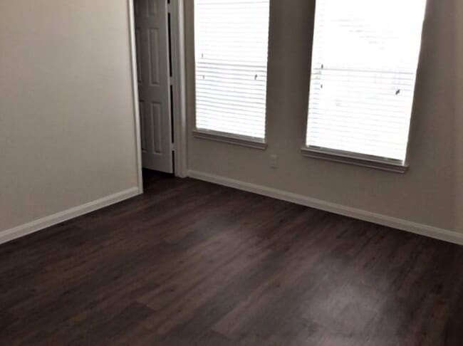 Building Photo - 3915 Hawthorn Glen Ct