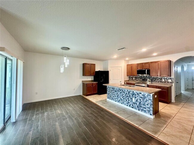 Building Photo - 988 Summer Glen Dr