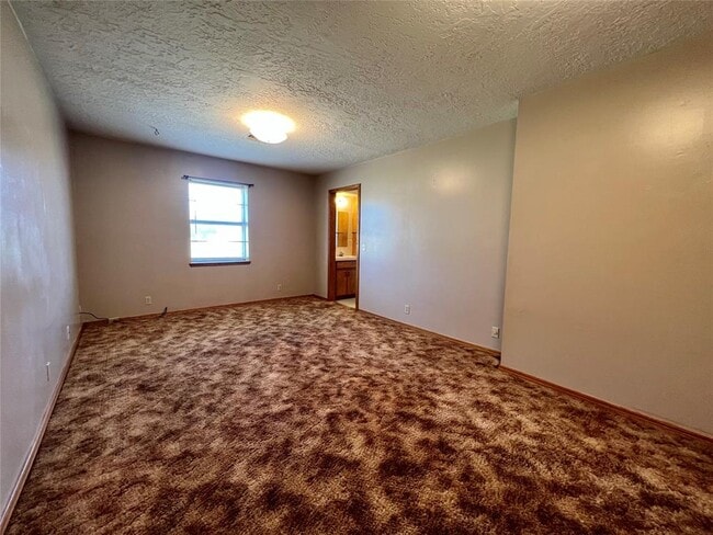 Building Photo - 419 E 6th St