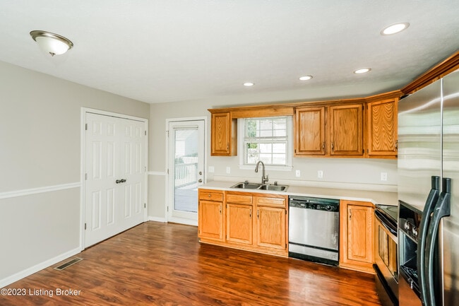 Building Photo - 8906 Greenmoore Dr