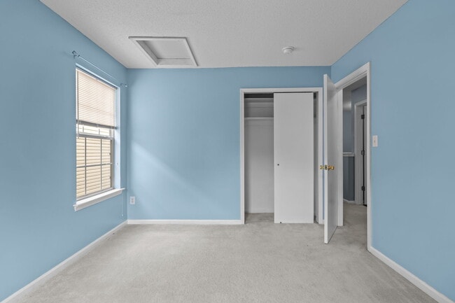 Building Photo - 11 Camellia Ln