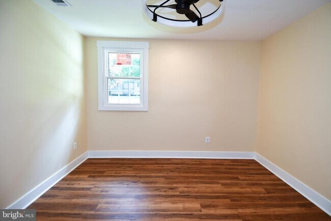 Building Photo - 5523 Halwis St